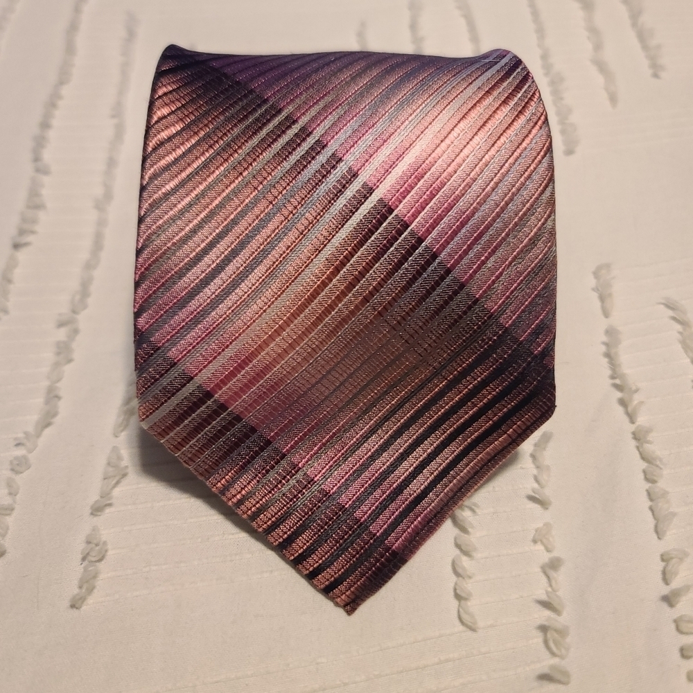 Van Heusen Silk Pink Diagonal Stripe Design Neck Tie